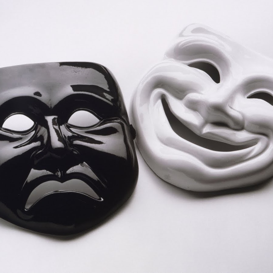 Маска будет мало. Театральные маски. Маски Художественные. Белая Театральная маска. Маска это жизнь.