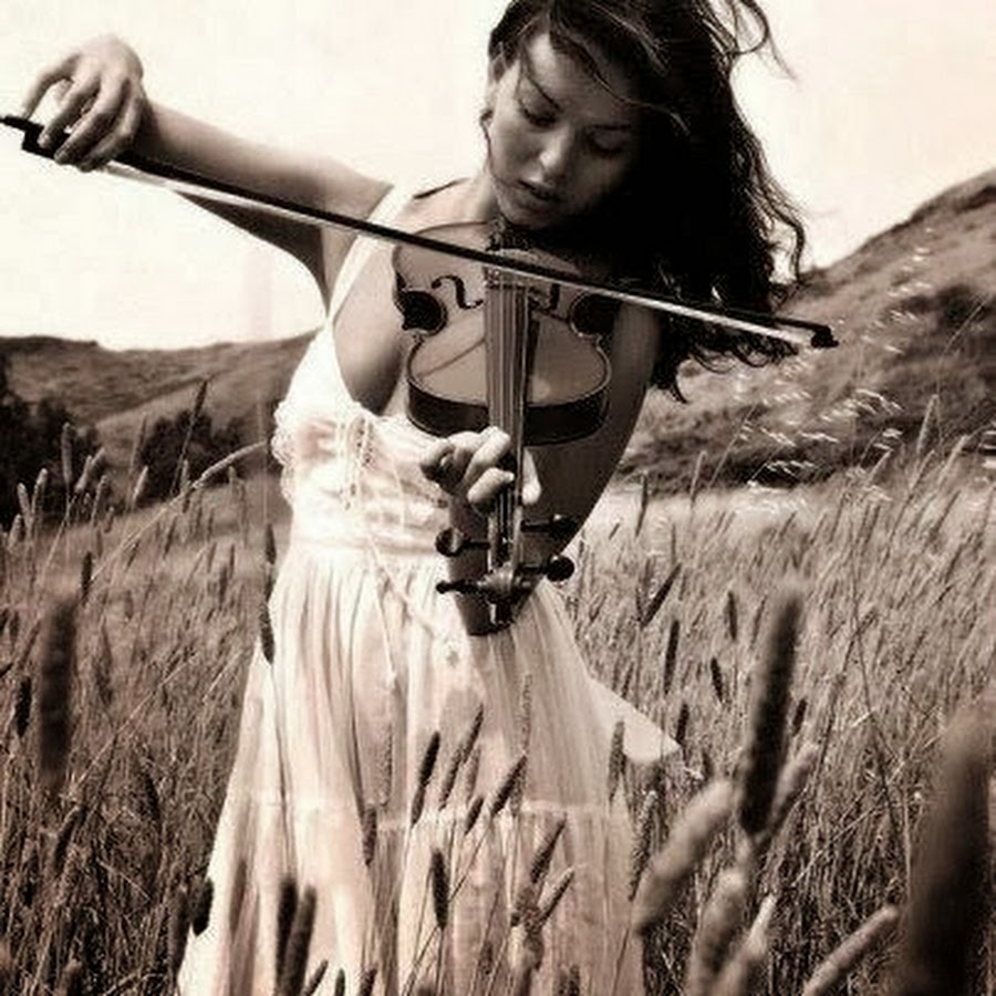 Запиликает на скрипке. Женщина со скрипкой. Фотосессия со скрипкой. Скрипачка фотосессия. Девочка скрипачка.