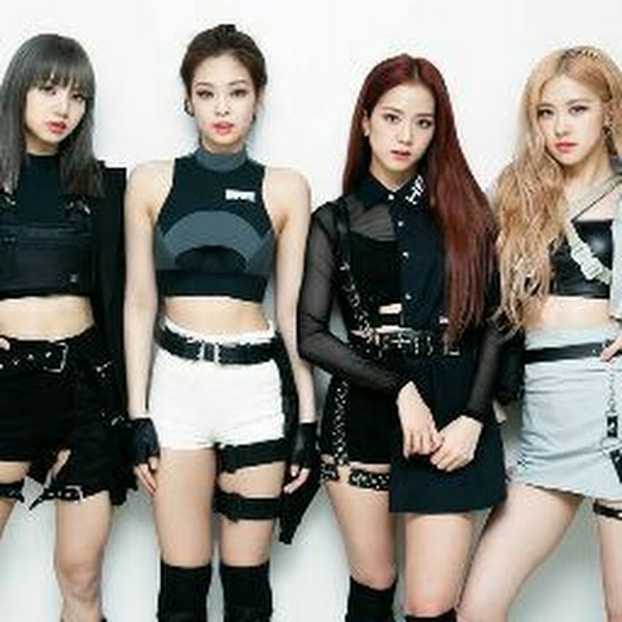 Продлили ли блэк пинк свой контракт. Группа Блэк Пинк. Группа BLACKPINK. Бек Пинк корейская группа. Блэк Пинк макнэ и Лидер.