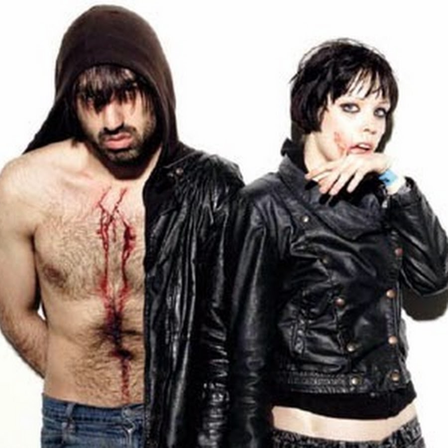 Песня crystal castles. Группа Crystal Castles. Элис Гласс и Итан Кэт. Ethan Crystal Castles. Crystal Castles солистка.