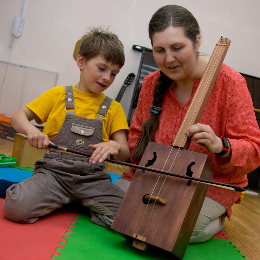Музыкальная терапия для детей. Музыкальные занятия для детей с аутизмом. Музыкальная терапия для детей с аутизмом. Музыкальная терапия для детей с ДЦП. Занятия на музыкальных инструментах.