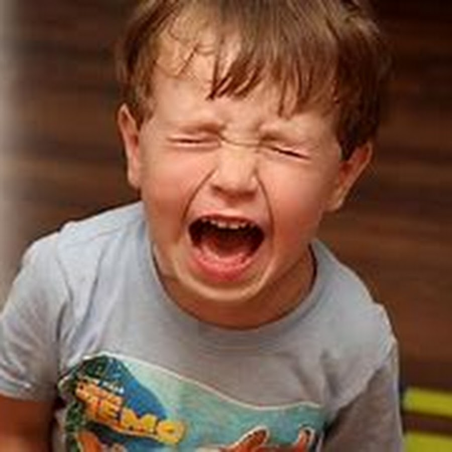 Плакали 5. Devil may cry ремейк. Милла йовович плачет 5 элемент. Ребенок плачет. Милла йовович пятый элемент.