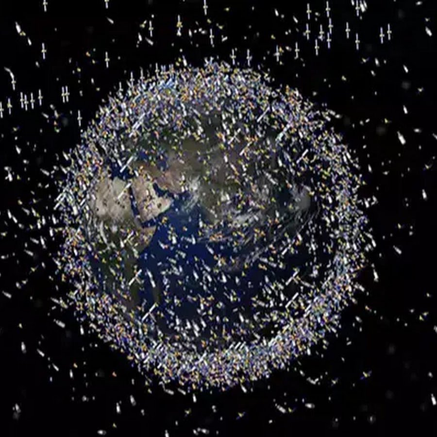 Сколько спутников на орбите земли сейчас. Космический мусор. Спутники вокруг земли. Космический мусор на орбите. Искусственный космический мусор.
