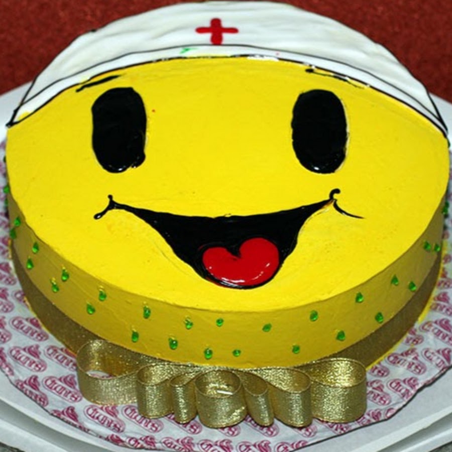 Торт улыбнись. Тортик с улыбкой. Торт улыбка. Торт смайлик. Улыбающийся тортик.