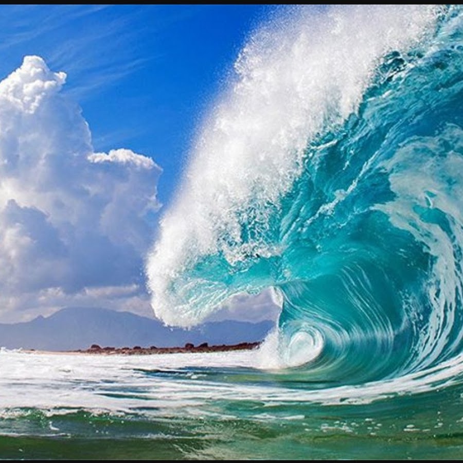 Песня посмотри волны. Море. Сильные волны на море. Кларк Литтл фотограф волны. Океанов.
