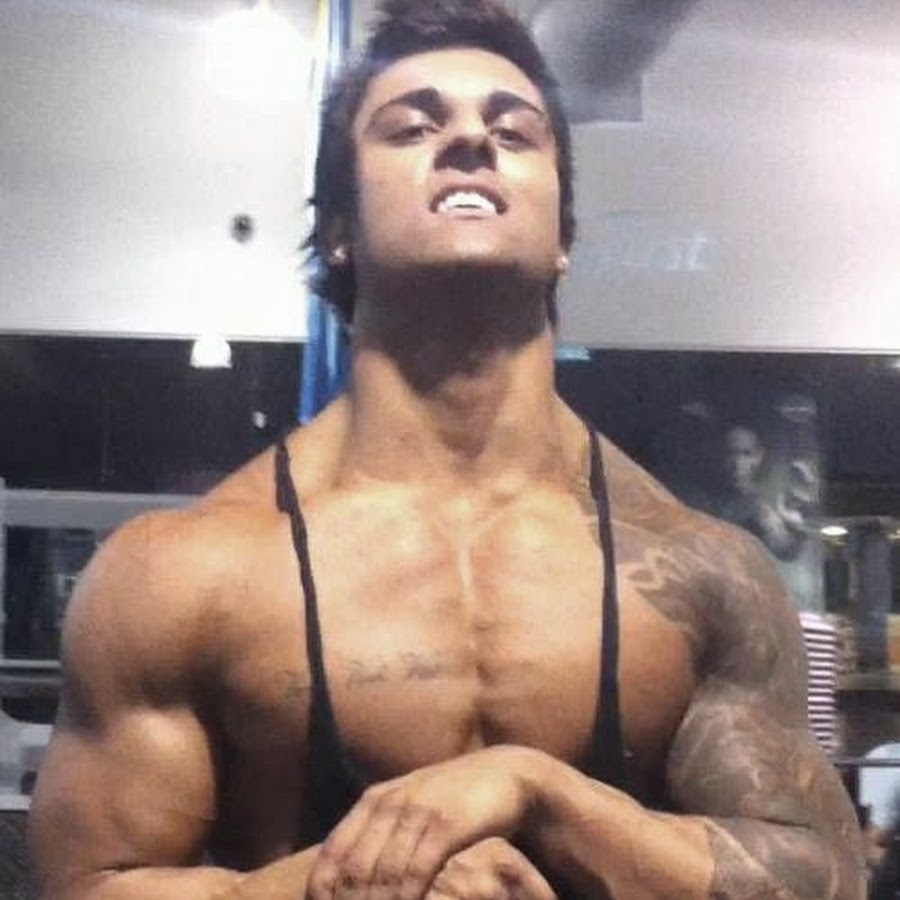 Zyzz в очках