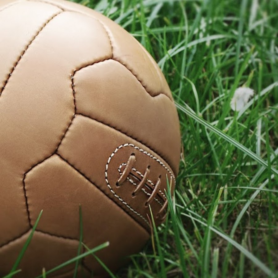 Футбол кожаный мяч. Кожаный мяч Яшин. Кожаный футбольный мяч. Мячик футбольный кожаный. Мяч со шнуровкой.