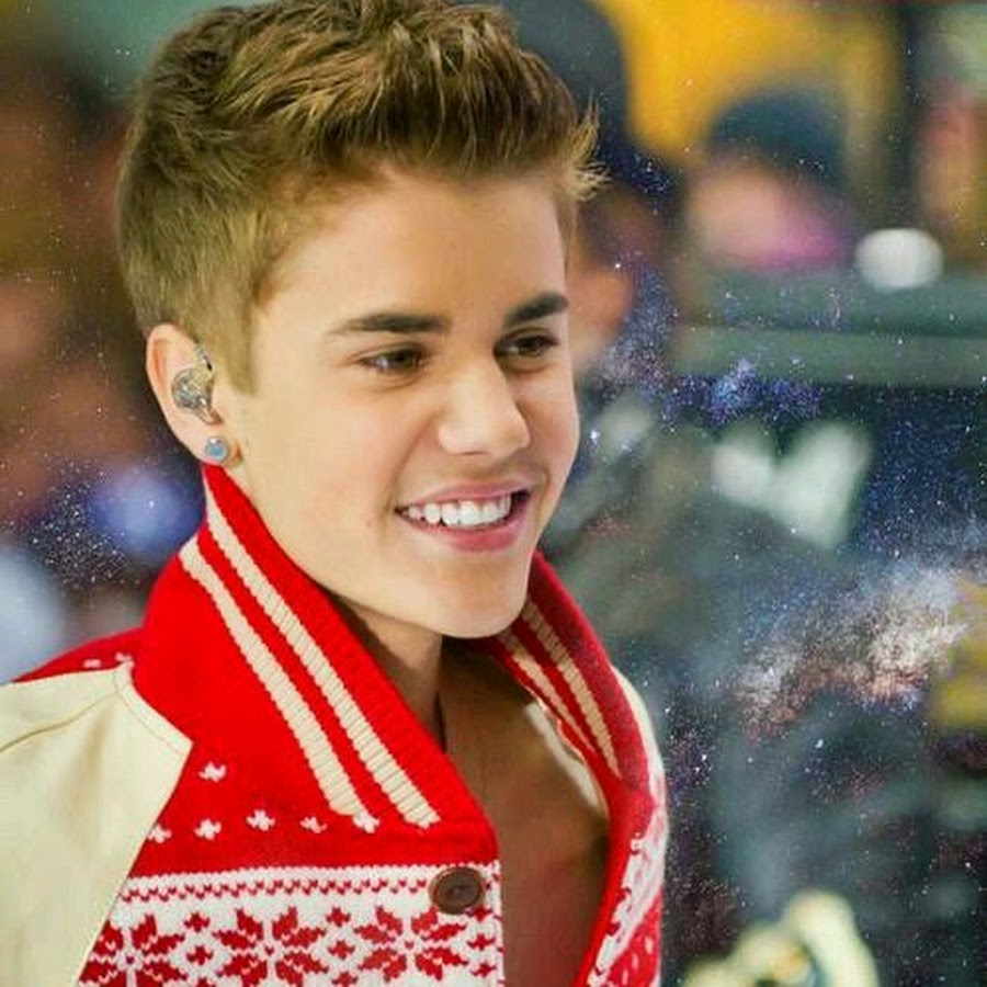 Young he. Justin Bieber Christmas. Лейва певец.