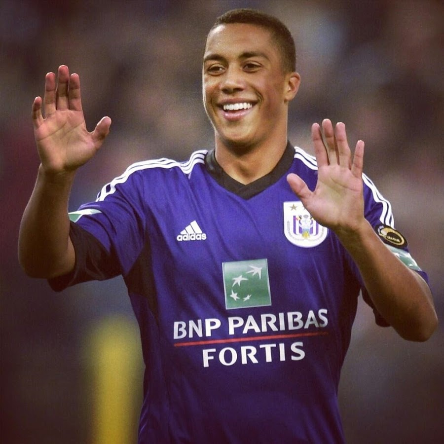 Юри Тилеманс сердечко. Юри Тилеманс родители. Futhead Youri Tielemans.