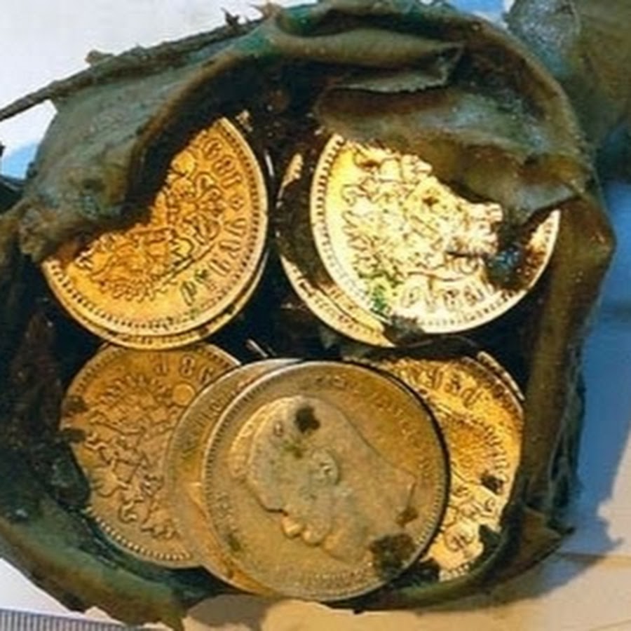 В каком году нашли первое золото. Старинный клад. Старинные золотые монеты. Находки золотых монет. Находки кладов золота.