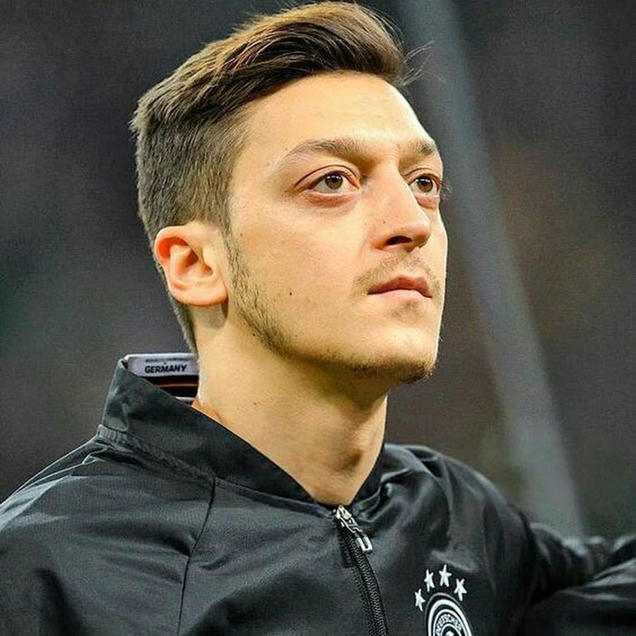 Футболист Mesut Ozil