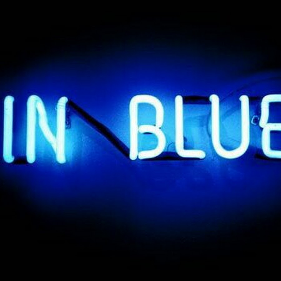 Way to blue. Вывеска нежно голубого цвета. Неоновая вывеска сине голубая бирюзовая. M Y В синем фоне. Follow me Neon.