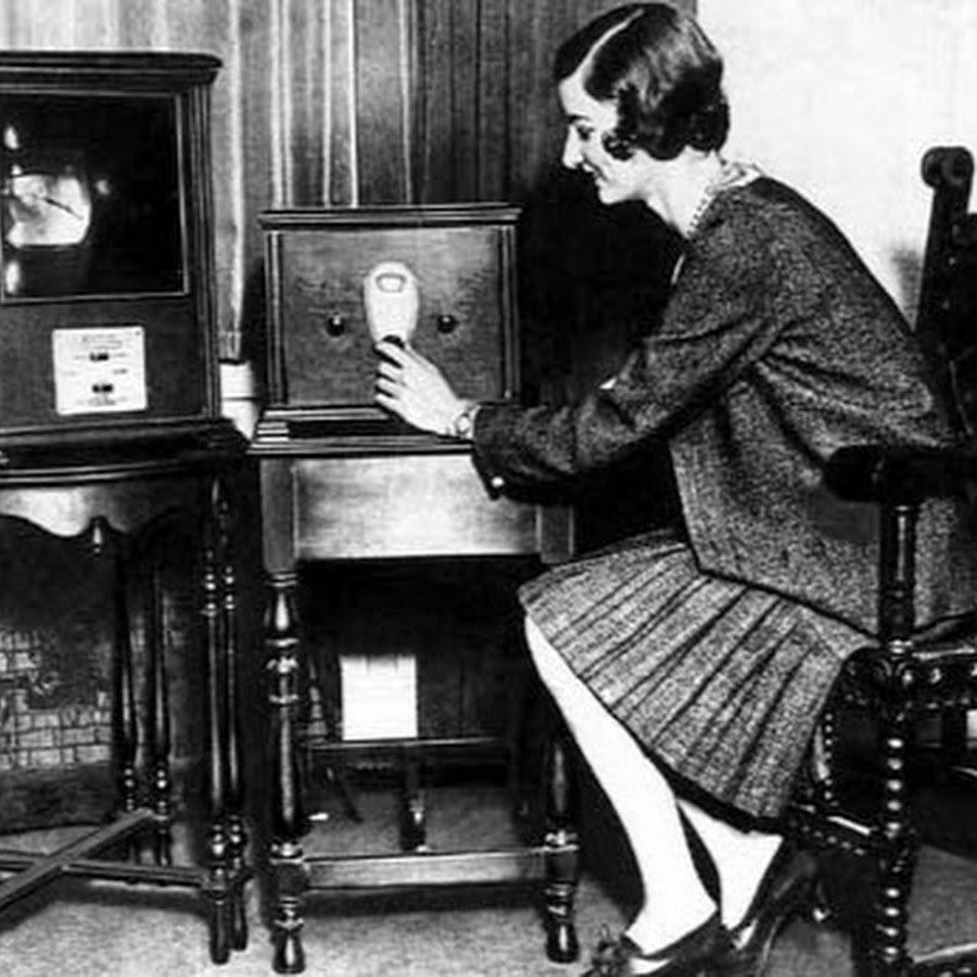 Первый плоский телевизор. Телевидение 30е годы Германия. Телевизор 20 века. Телевизор 1930. Телевизор 19 века.