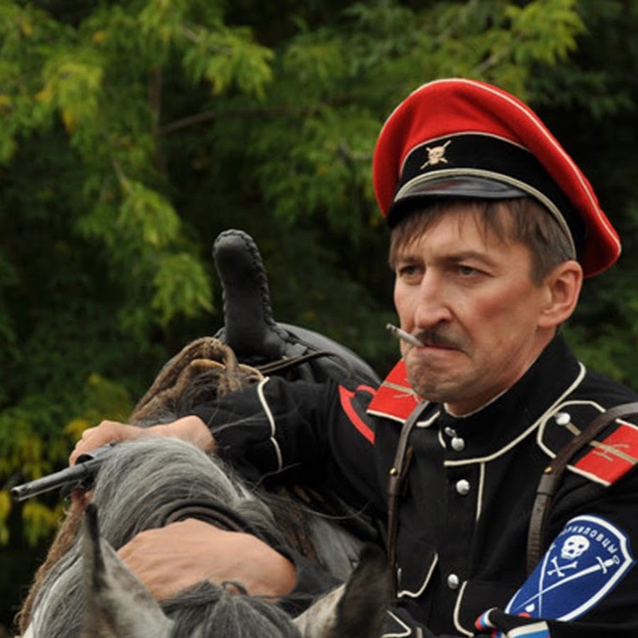 Парать. Форма белогвардейцев корниловцев. Корниловцы реконструкторы. Дроздовцы Марковцы корниловцы. Белая гвардия корниловцы форма.