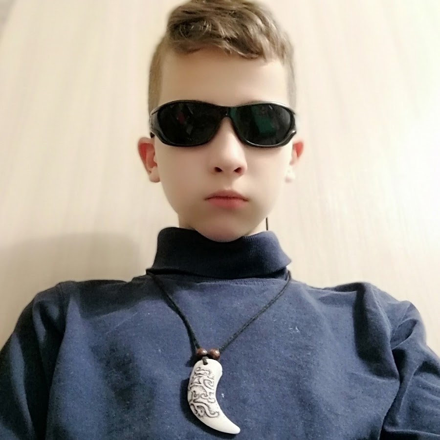 Ютубе тима. Ютубе тима. Супер тима. Включи просто мальчик одел на пляже костюм и новые очки картинки. Тима ютуб и горкопожиратий.