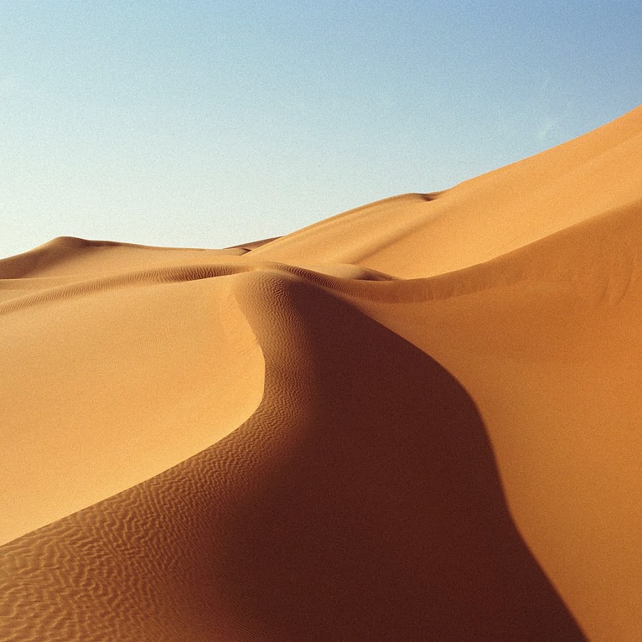 Горячий ветер африки 5 букв. Песок Барханы. Дюны и Барханы. Барханы в пустыне. Пустыня песок.