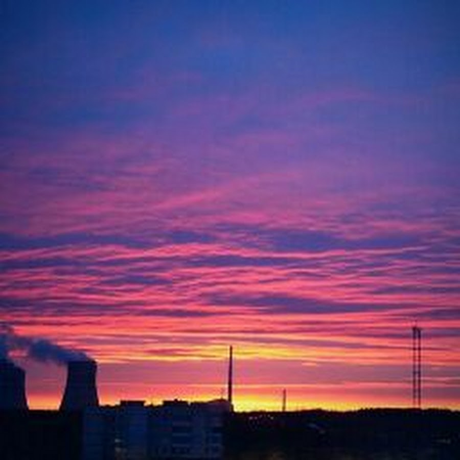 Брызги малиновый рассвет обойдет мой сон. Малиновый рассвет в городе. Топовые закаты в городе. Сохраненки закат. Закат сохранёнка.