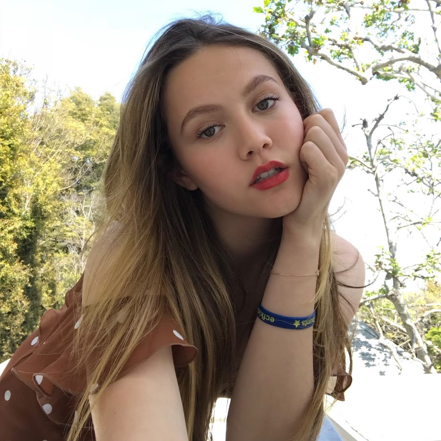 Iris Apatow's Reveals Latest Eye Makeup