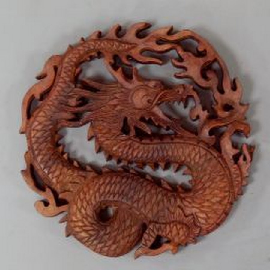 Деревянный дракон какой год. Резьба по дереву дракон. Дракон резной из дерева. Китайский дракон рельеф. Китайский дракон резьба.
