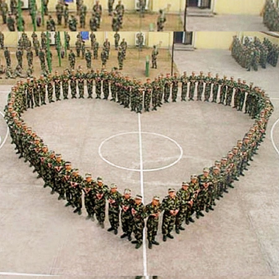 Я люблю военных. Сердце из солдат. Сердце из военных. Сердечко для армии. Сердечко из военных.