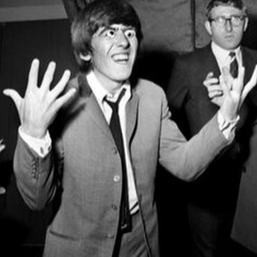 Джордж групп. The Beatles funny. The Beatles funny photos. George Harrison funny photos. Paul MCCARTNEY funny photos.